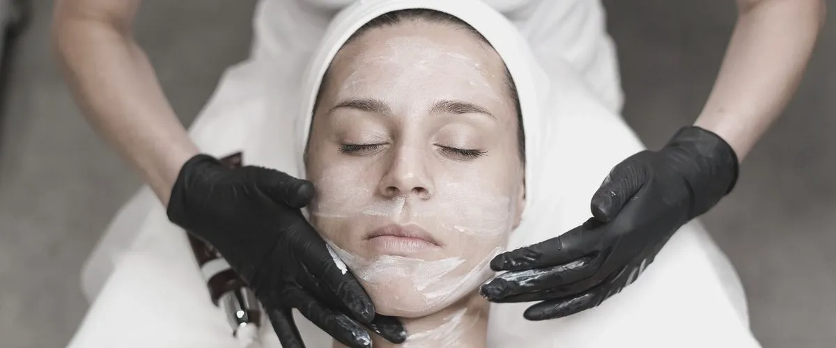 Simply Acne Treatment (50 Min): a relaxing facial at Simply Facials
